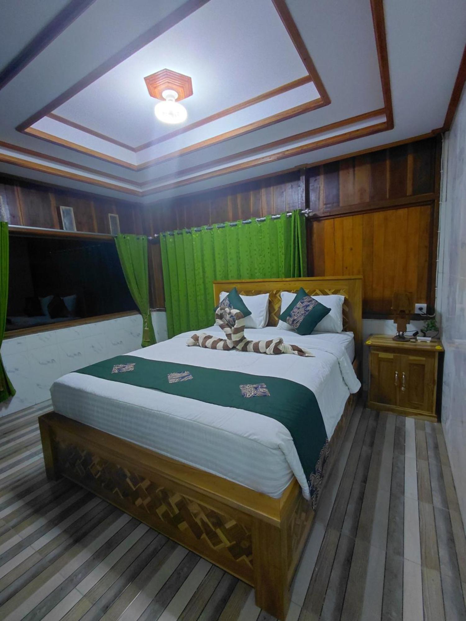 Friendly Homestay Lemukih Singaraja  Room photo